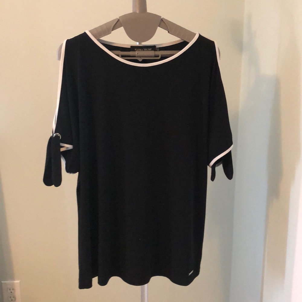Clothes - Picture 2 of 8
